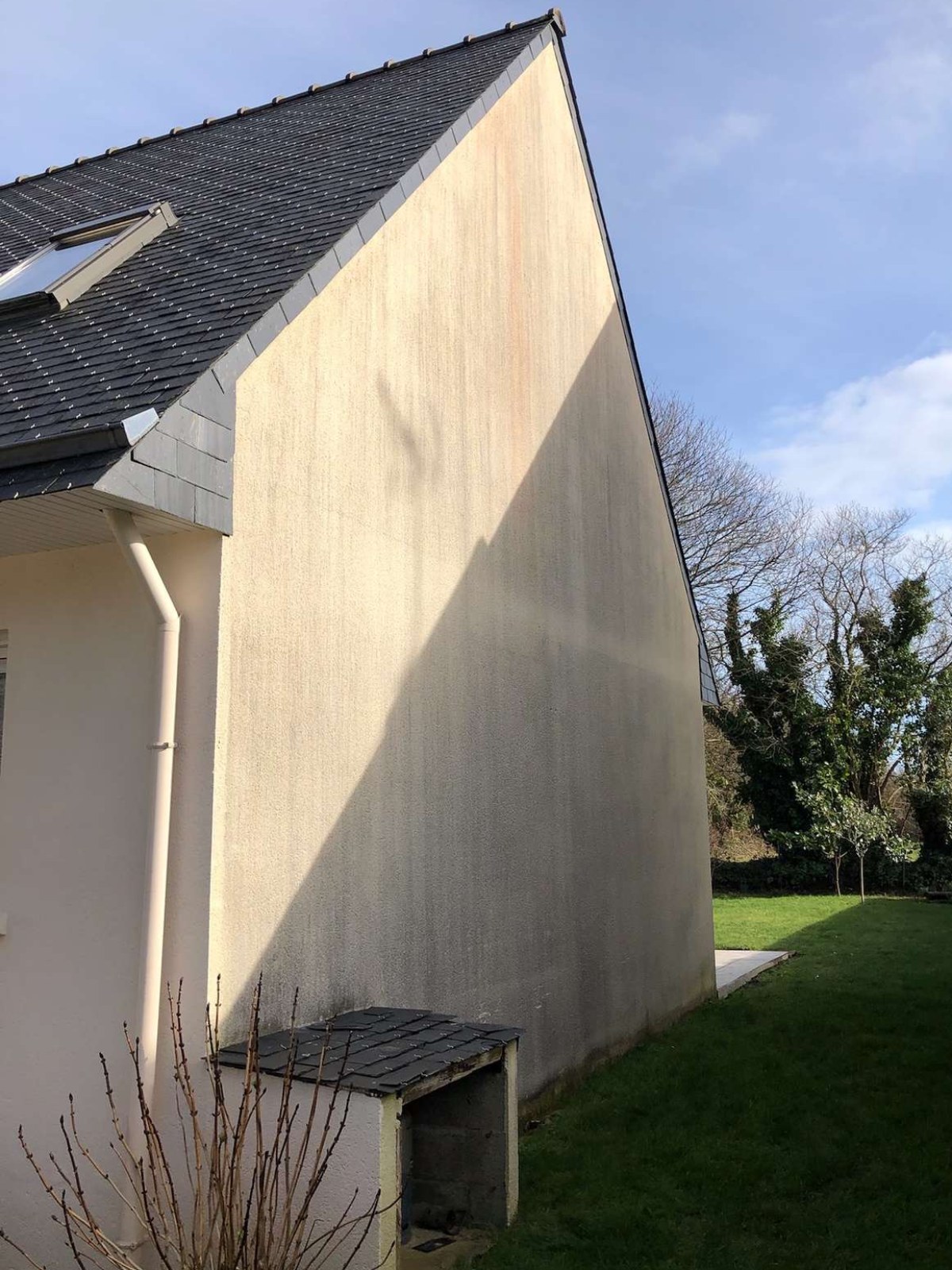 Façade pignon — avant traitement