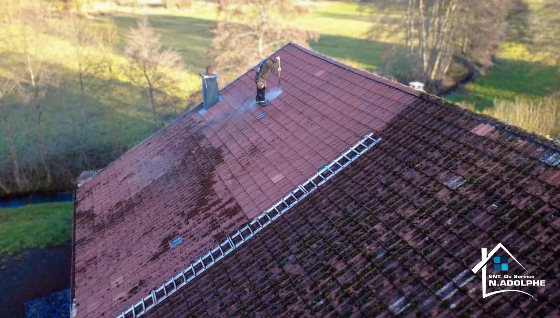 Vue drone démoussage toiture
