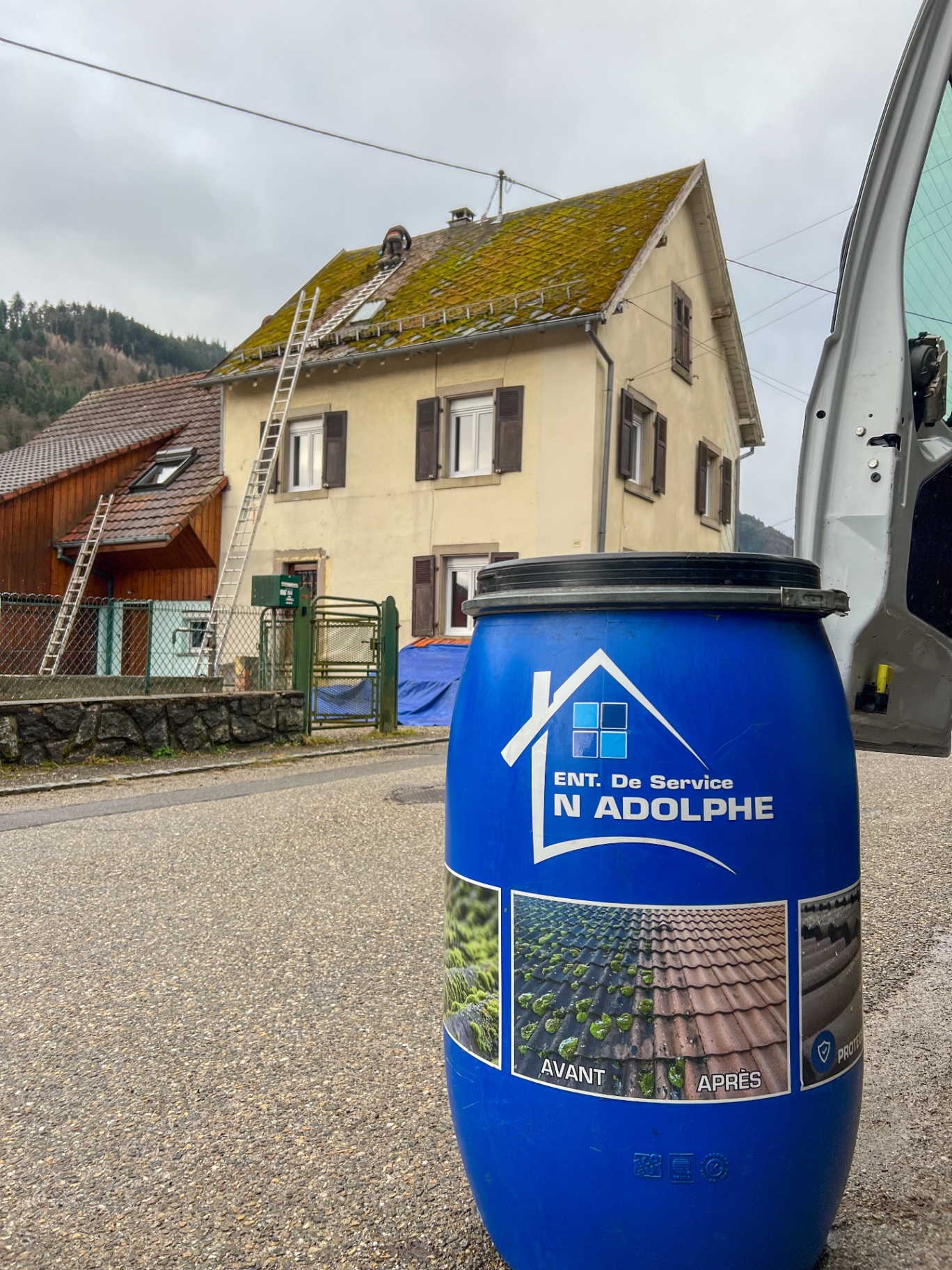 Démoussage toiture envahie de mousses Alsace